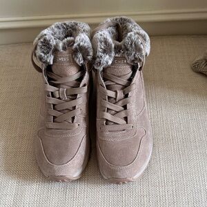 New In Box Size 10 Skechers Women's Taupe Sneakers with Faux Fur